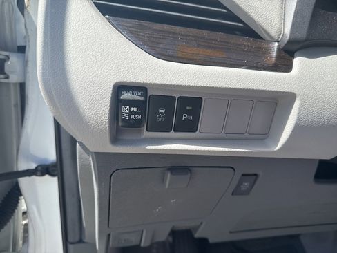 Used 2020 Toyota Sienna XLE w/ XLE Navigation Package image 19
