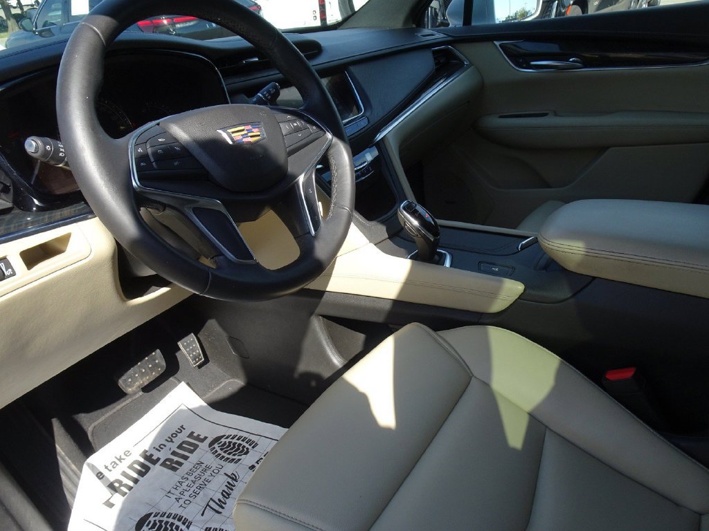Used 2018 Cadillac XT5 FWD image 11