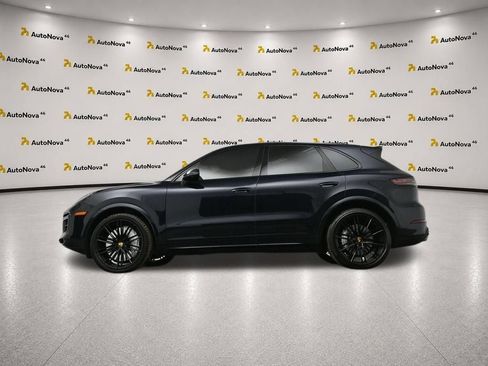 Used 2021 Porsche Cayenne Turbo w/ Premium Package Plus AWD/4WD image 53