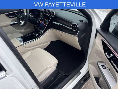 Used 2025 Mercedes-Benz GLC 300 4MATIC image 10