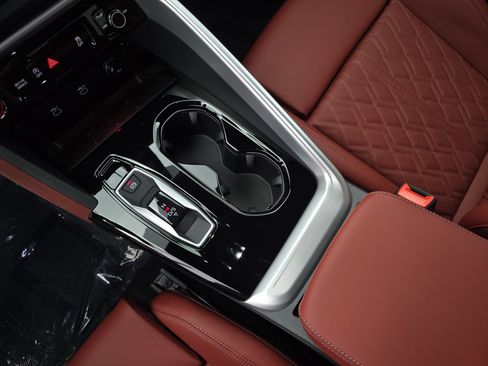 New 2025 Audi SQ5 Prestige image 25