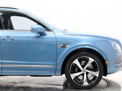 Used 2019 Bentley Bentayga image 76