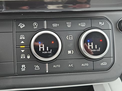 New 2026 Land Rover Defender 110 X-Dynamic SE image 23