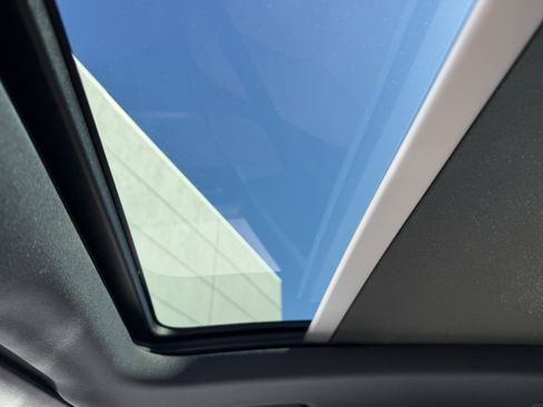 Certified 2022 Porsche Macan image 26