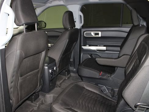 Used 2021 Ford Explorer XLT RWD image 18