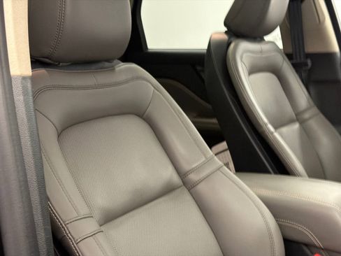 Certified 2025 Lincoln Corsair AWD w/ Equipment Group 101A image 11