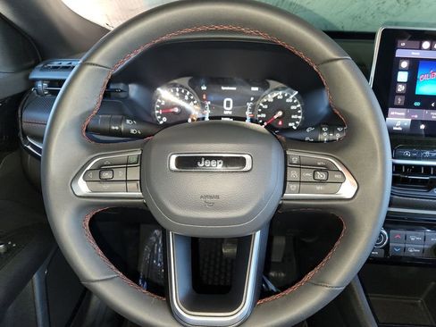 Used 2025 Jeep Compass Trailhawk image 22