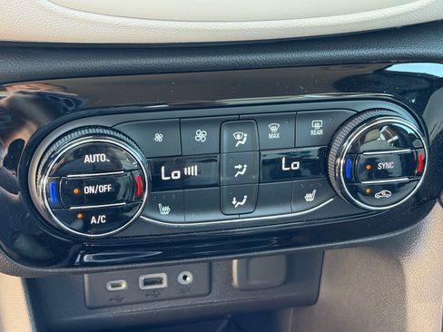 Used 2021 Buick Encore GX Essence w/ Advanced Technology Package FWD image 28