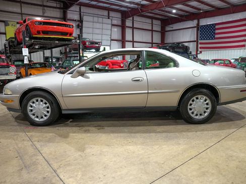 Used 1996 Buick Riviera Supercharged Coupe FWD image 4