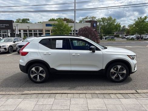 Used 2025 Volvo XC40 B5 Plus AWD/4WD image 6