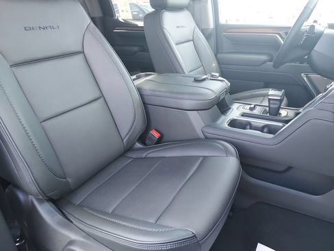 Used 2025 GMC Sierra 1500 Denali w/ Denali Reserve Package AWD/4WD image 31