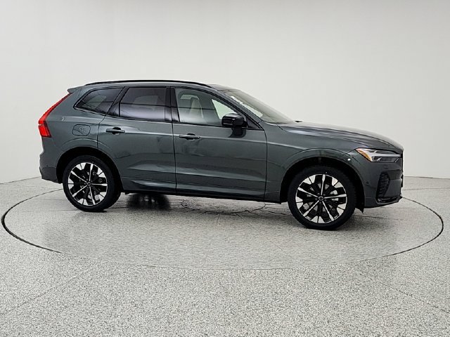 New 2027 Volvo XC60 B5 Plus AWD/4WD image 3