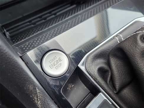 New 2025 Volkswagen Taos SEL image 22