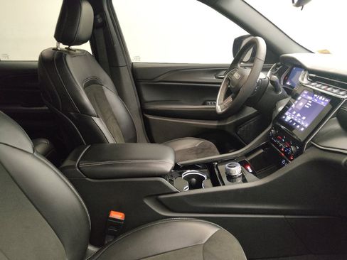Used 2023 Jeep Grand Cherokee Altitude AWD/4WD image 21