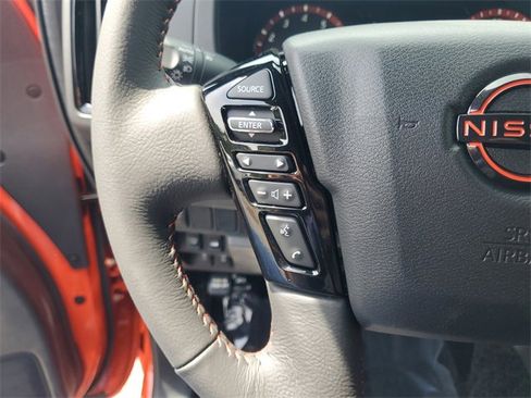 Used 2025 Nissan Frontier PRO-4X image 11