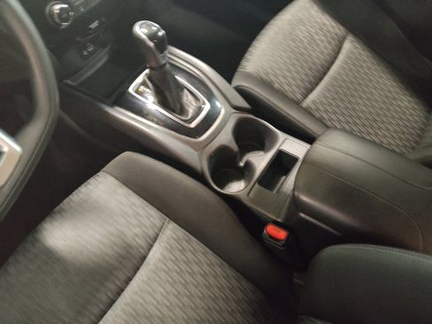 Used 2020 Nissan Rogue S FWD image 26