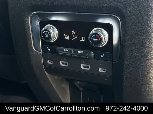 Used 2023 GMC Yukon Denali RWD image 32