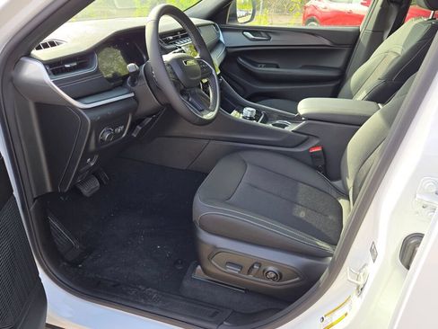 New 2026 Jeep Grand Cherokee Laredo AWD/4WD image 21