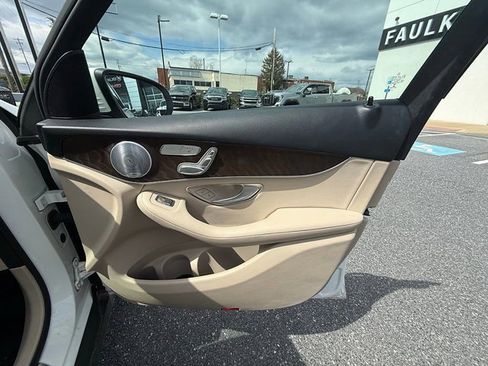 Used 2020 Mercedes-Benz GLC 300 4MATIC image 15