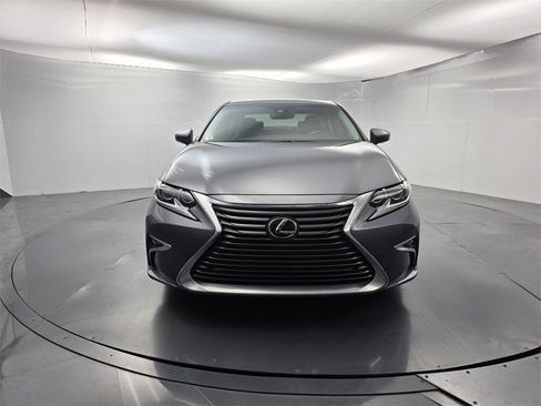 Used 2018 Lexus ES 350 w/ Luxury Package w/Wood Trim image 2