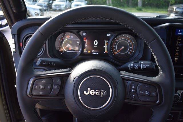 Used 2026 Jeep Wrangler Unlimited Rubicon AWD/4WD image 35