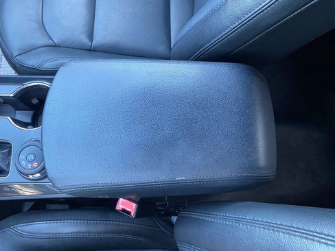 Used 2018 Ford Explorer XLT w/ Equipment Group 202A AWD/4WD image 19