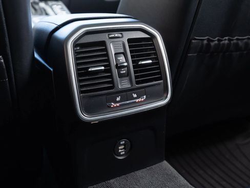 Used 2018 Porsche Macan Sport Edition image 32