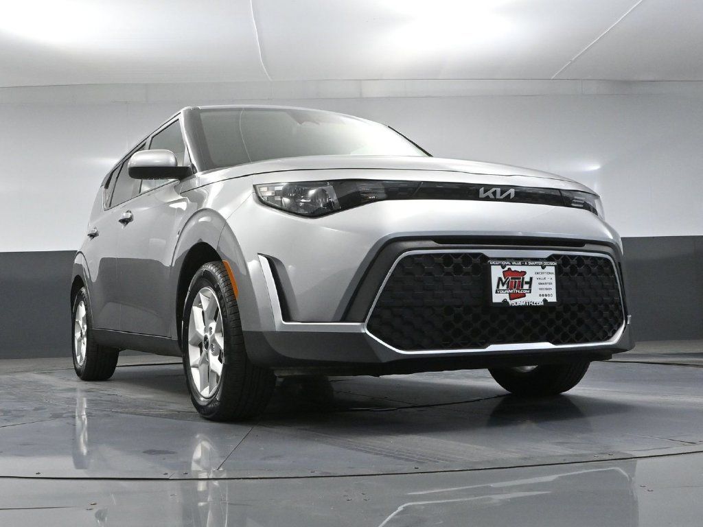 Used 2023 Kia Soul LX w/ LX Technology Package FWD image 43