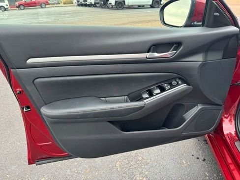 Used 2025 Nissan Altima 2.5 SL FWD image 17