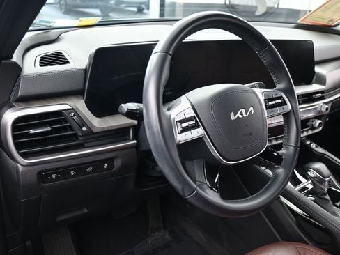 Used 2024 Kia Telluride EX w/ EX Captain's Chair Package FWD image 15