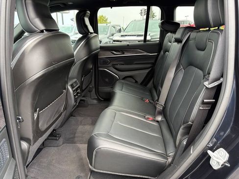 Used 2024 Jeep Grand Cherokee Overland w/ Adv Protech Group III AWD/4WD image 12