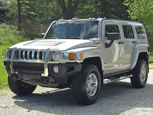 Used 2006 HUMMER H3 image 2