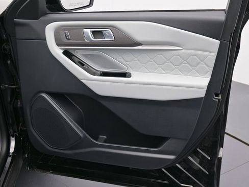 New 2026 Ford Explorer Platinum w/ LUX Leather Package AWD/4WD image 32