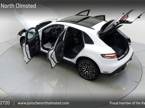 Used 2022 Porsche Macan image 30