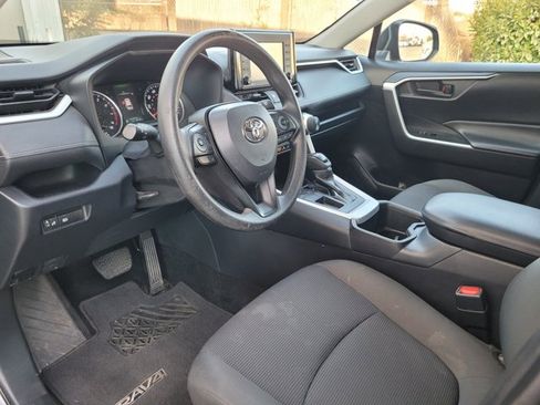 Used 2022 Toyota RAV4 LE w/ Carpet Mat Package (TMS) FWD image 11