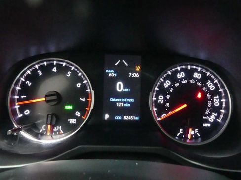 Used 2022 Toyota RAV4 XLE AWD/4WD image 32