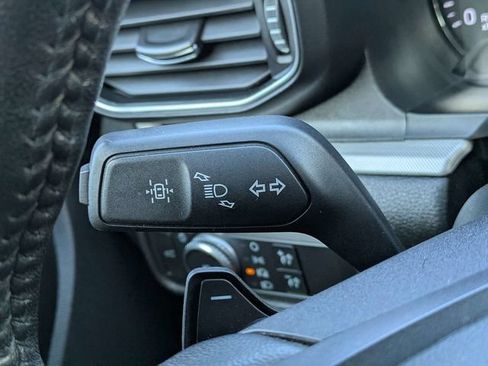 Used 2020 Ford Explorer XLT w/ Equipment Group 202A RWD image 29