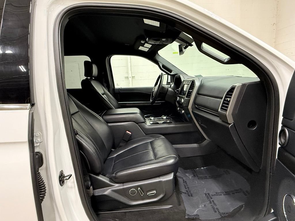Used 2019 Ford Expedition XLT w/ Equipment Group 202A AWD/4WD image 42