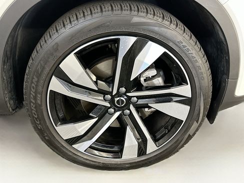 Used 2023 Volvo XC40 B5 Plus w/ Climate Package AWD/4WD image 11