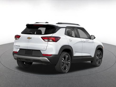 Used 2025 Chevrolet TrailBlazer LT FWD image 3