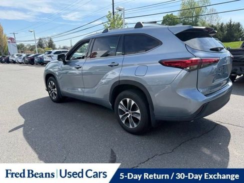 Used 2022 Toyota Highlander XLE AWD/4WD image 13