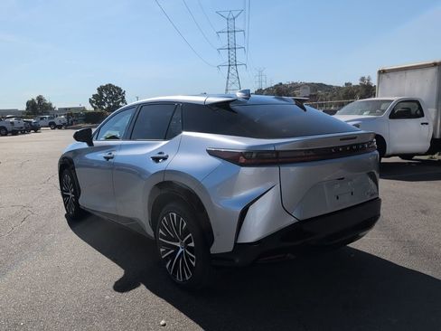 Used 2023 Lexus RZ 450e Premium w/ Accessory Package (2T) image 7