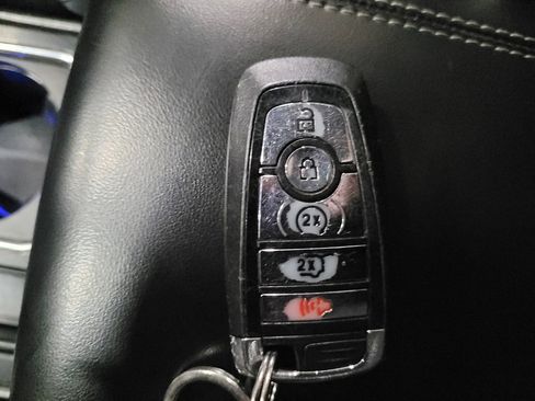 Used 2021 Lincoln Corsair w/ Premium Package image 32