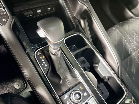 Used 2025 Kia Telluride AWD image 18