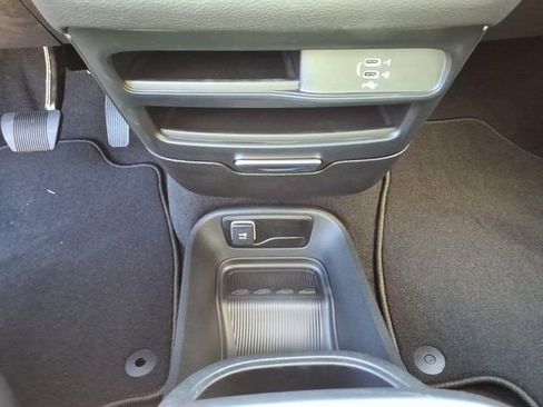 New 2026 Chrysler Pacifica Select AWD/4WD image 26