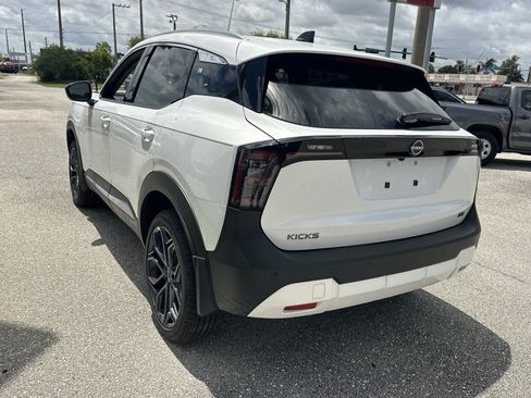 New 2026 Nissan Kicks SR FWD image 9