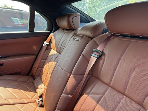 Certified 2023 BMW 760i xDrive w/ Luxury Rear Seating Package AWD/4WD image 33