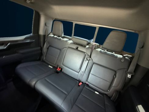 Used 2024 Chevrolet Silverado 1500 LT Trail Boss w/ Convenience Package II AWD/4WD image 16