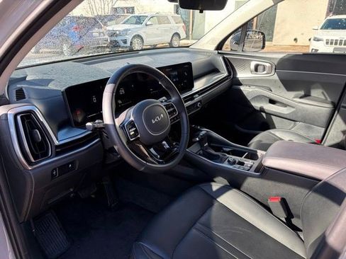 Used 2025 Kia Sorento S image 16