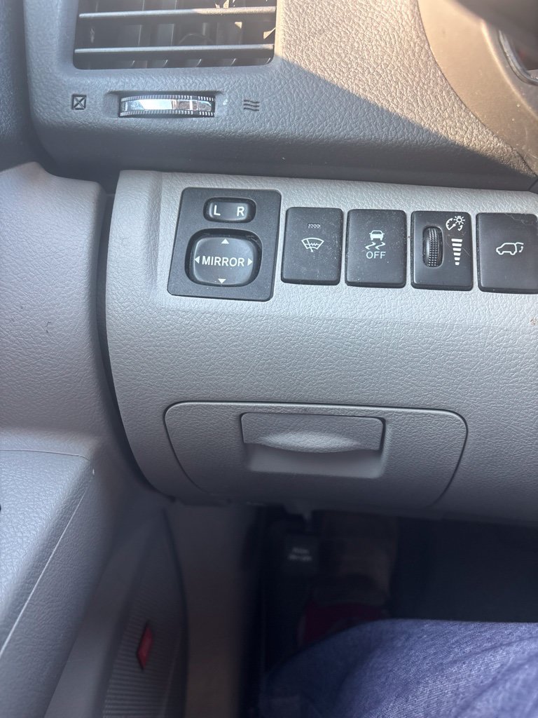 Used 2011 Toyota Highlander Limited w/ Tow Pkg FWD image 11